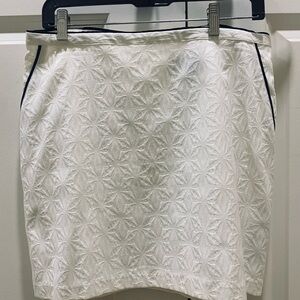 Suzy Shier White Textured Mini Skirt